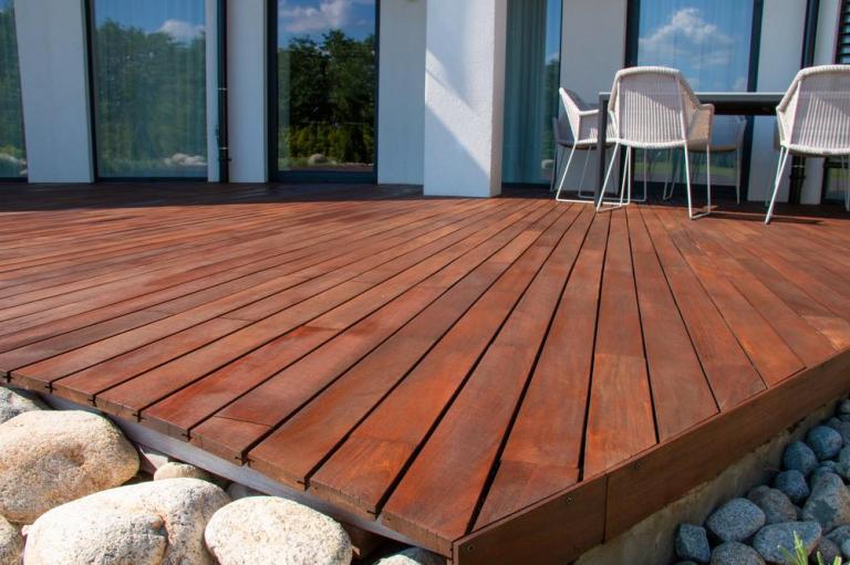 Aménager une terrasse en bois à Perpignan, guide pratique