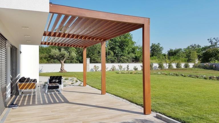 Nos conseils pour installer une pergola en bois à Perpignan